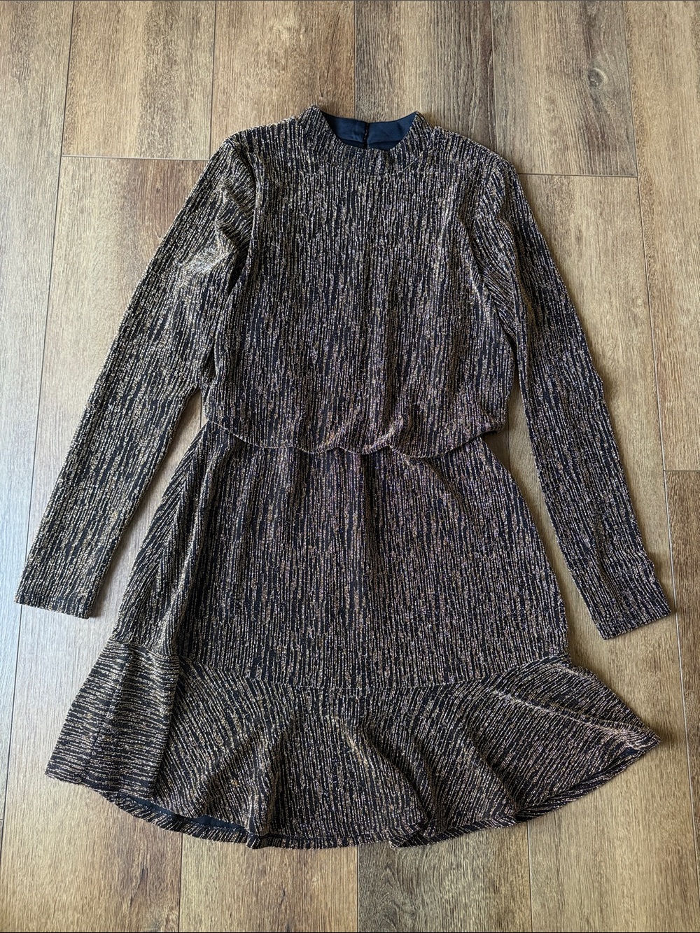 City Studio Black and Gold Metallic Long-Sleeve Ruffle Hem Dress. Size L